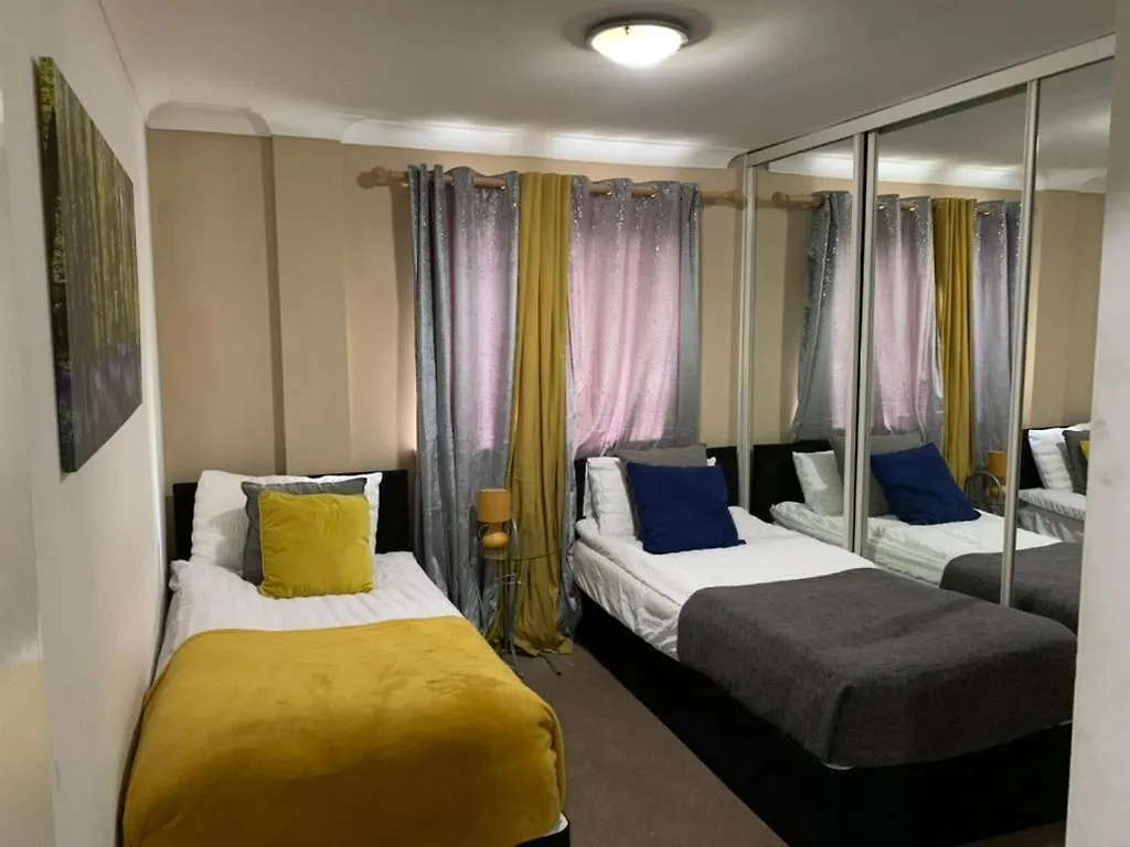 2 Bedrooms Modern Central London Apartment, Full Kitchen, 5 Minutes Tube Station 0*,  United Kingdom
