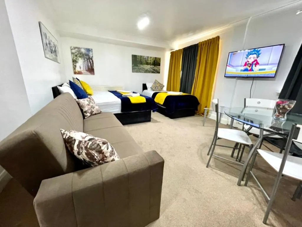 2 Bedrooms Modern Central London Apartment, Full Kitchen, 5 Minutes Tube Station