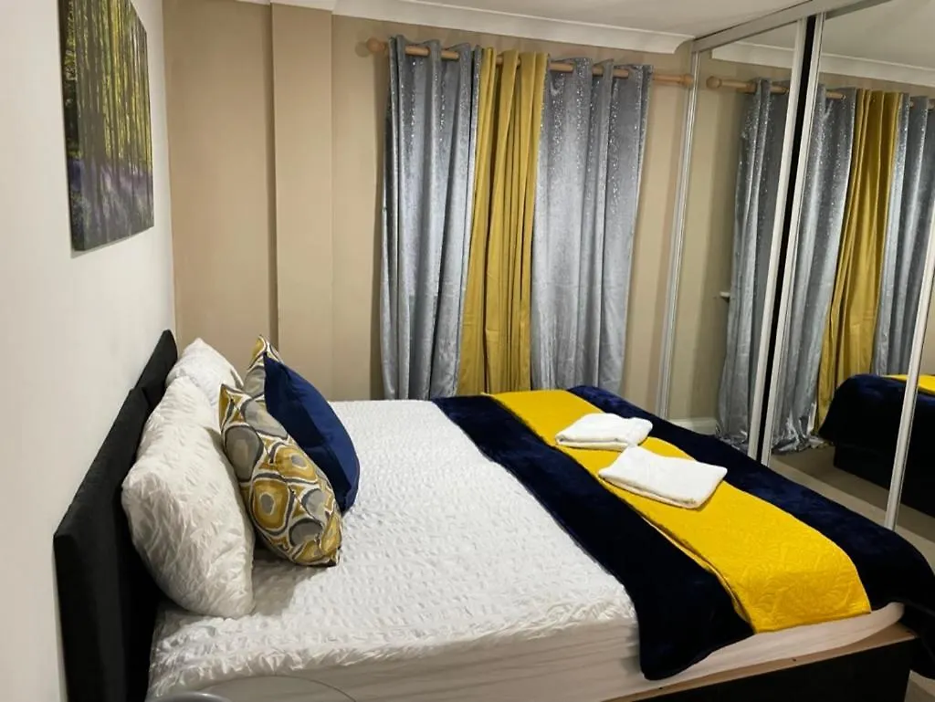 2 Bedrooms Modern Central London Apartment, Full Kitchen, 5 Minutes Tube Station Apartment