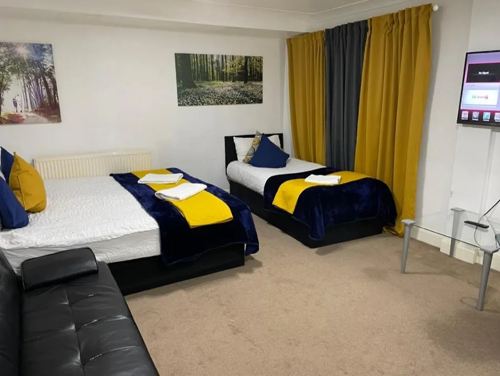 2 Bedrooms Modern Central London Apartment, Full Kitchen, 5 Minutes Tube Station