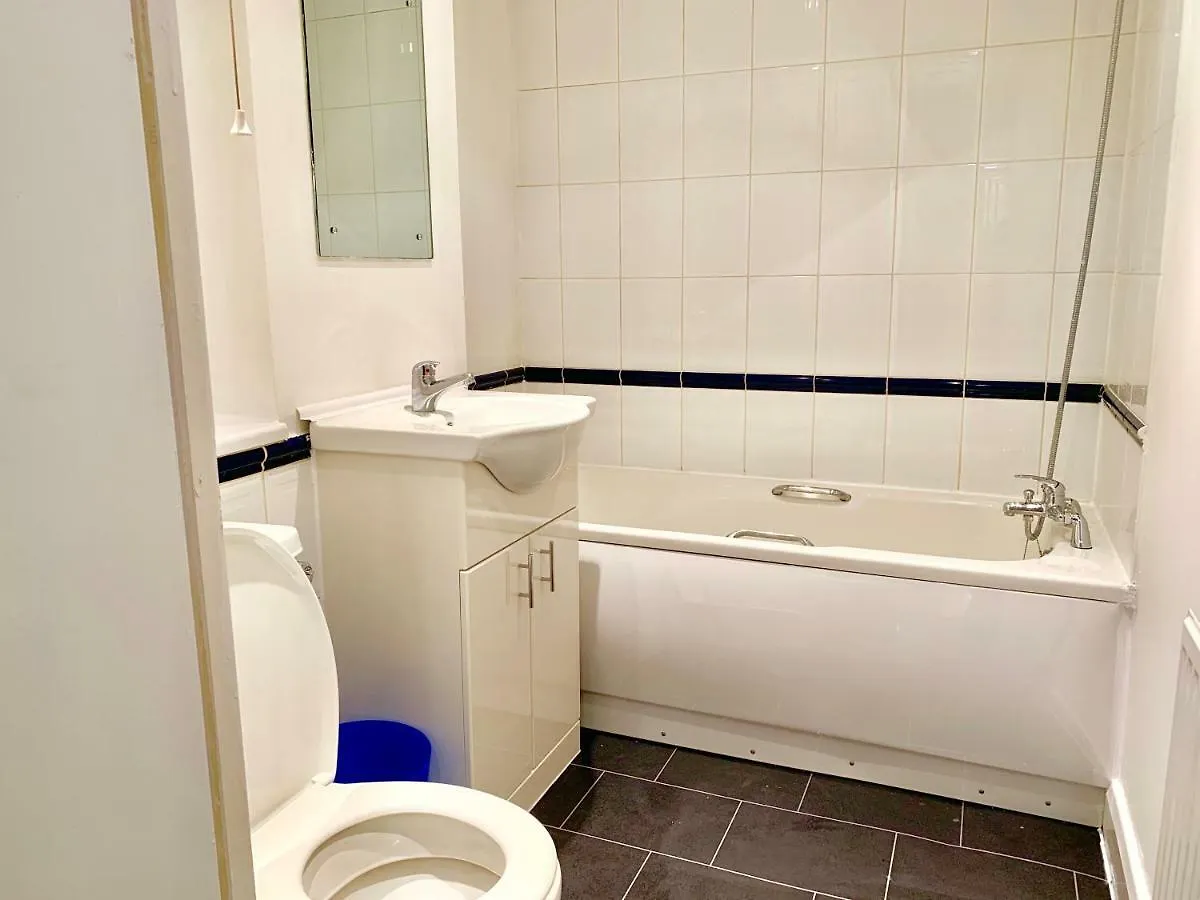 2 Bedrooms Modern Central London Apartment, Full Kitchen, 5 Minutes Tube Station 0*,  United Kingdom
